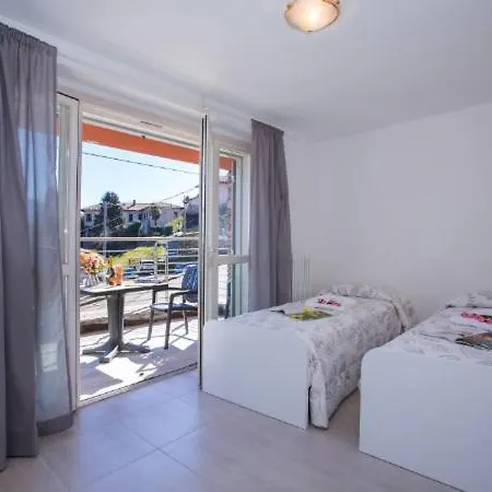 Sleeps 4 Pool