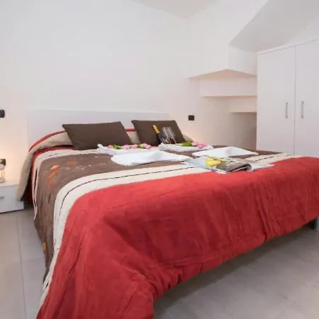 Sleeps 4 Pool Pianello Del Lario