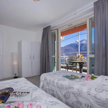 Sleeps 4 Pool Apartment *